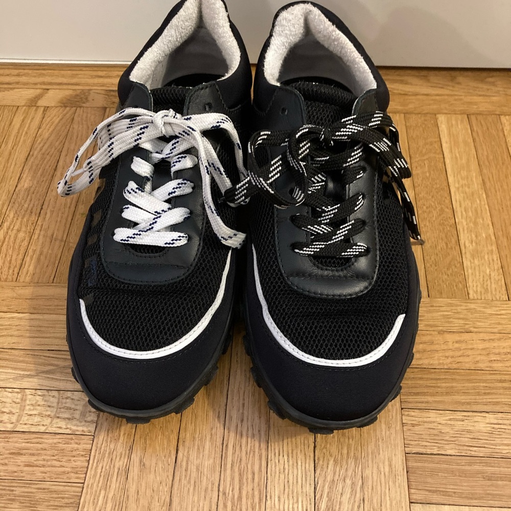 CHANEL CC Calfskin Mesh Lycra Sneakers 39 Black - Picture 3 of 9